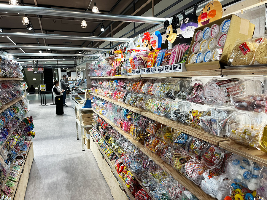 北千住駄菓子小屋内観２